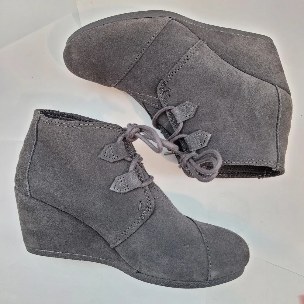 TOMS Desert Wedge 10012957 Grey Suede Lace Up Ankle Booties Womens 6.5 Excellent